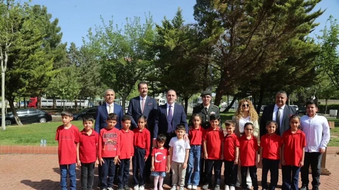 23 NİSAN ULUSAL EGEMENLİK VE ÇOCUK BAYRAMI ÇELENK TÖRENİ